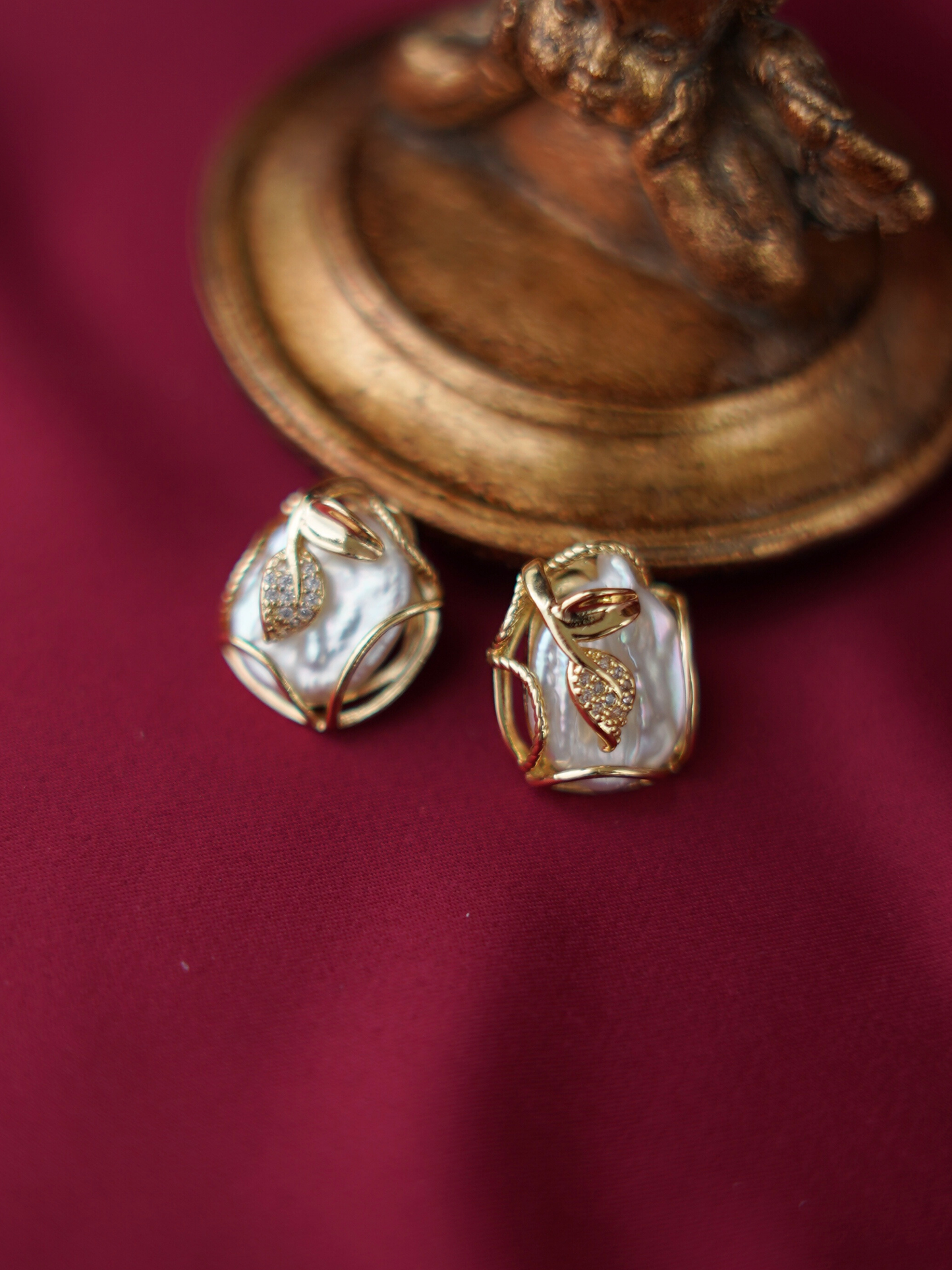 EA0029WH Earrings Baroque Freshwater Pearl 18K Gold Pleated