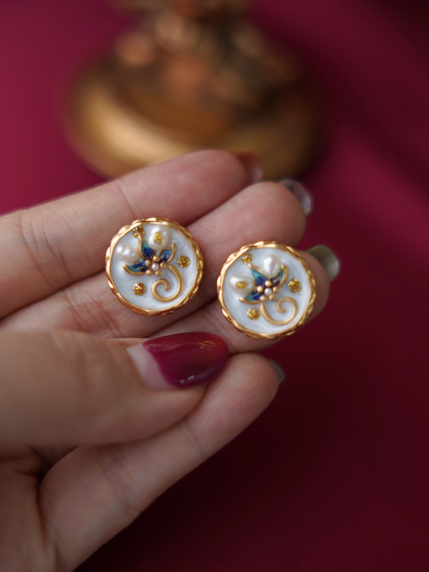 EA0033WH Earrings Freshwater Pearl White Enamel 18K Gold Pleated