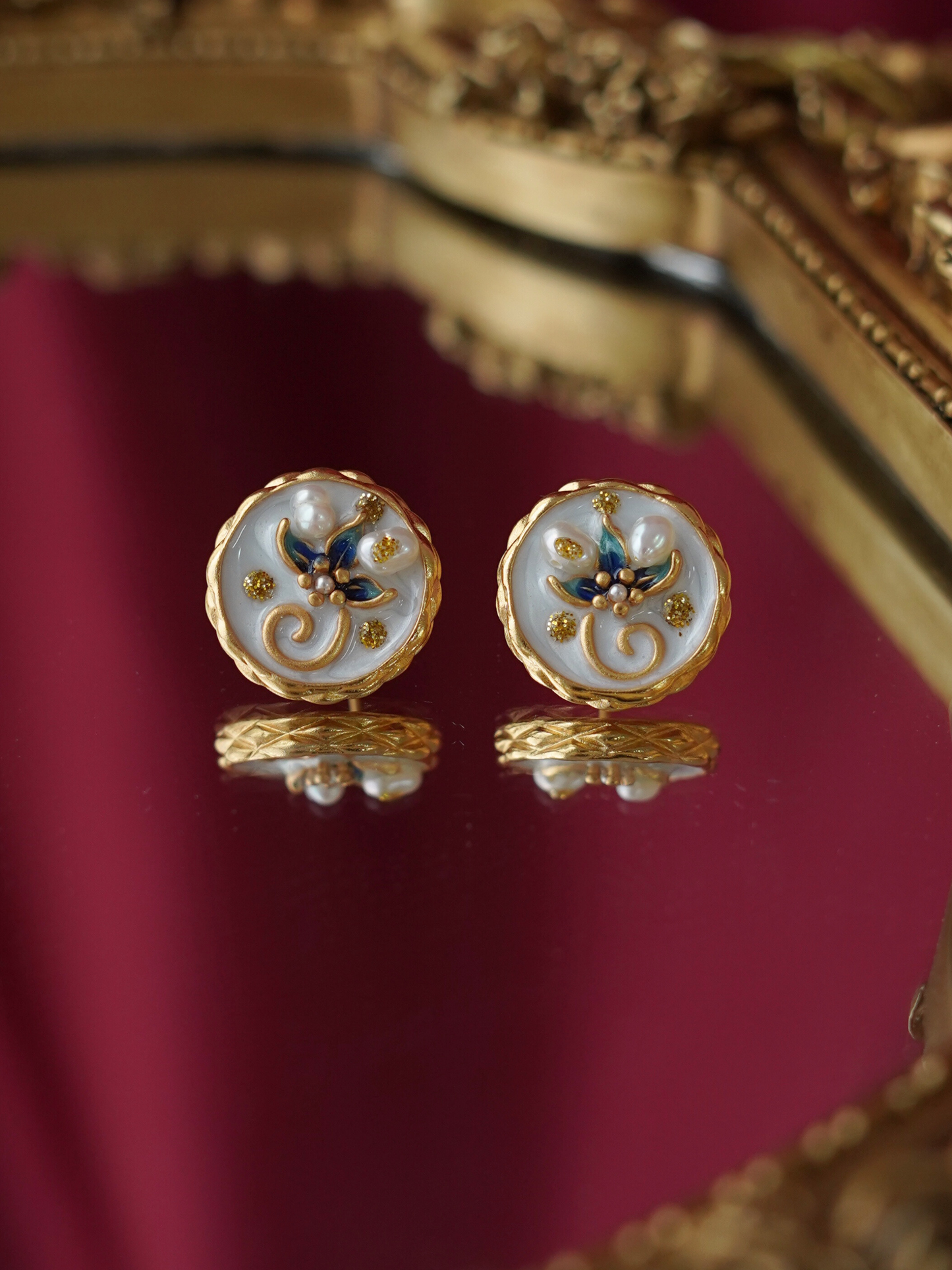 EA0033WH Earrings Freshwater Pearl White Enamel 18K Gold Pleated