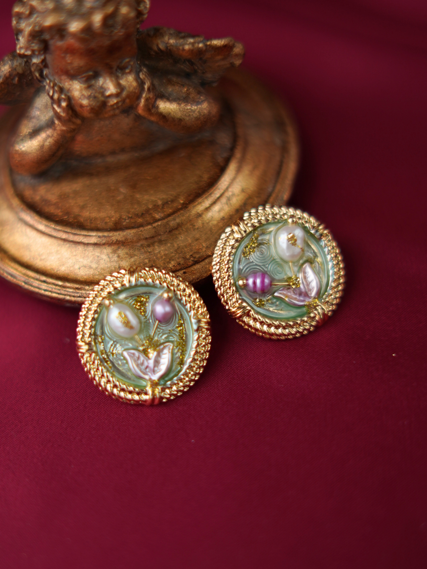EA0031GR Earrings Freshwater Pearl Green Enamel 18K Gold Pleated